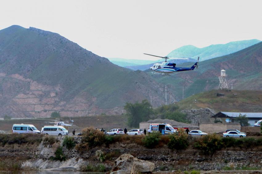 فرق الإنقاذ تبحث في المنطقة الجبلية سيرا على الأقدام وسط ضباب كثيف