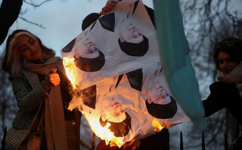 ثورة الريال تتحول الى كابوس للنظام الإيراني 