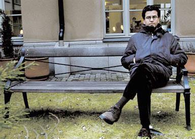 روائي عربي بمسحة غربية