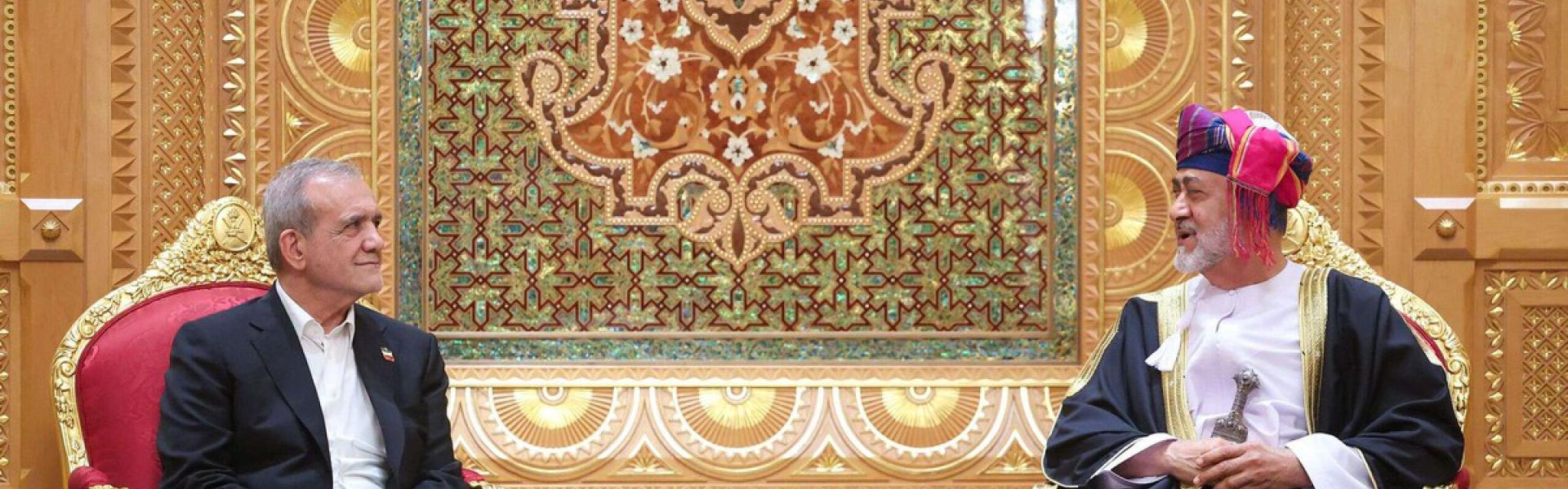 طهران تولي أهمية بالغة لتقوية الروابط مع مسقط 