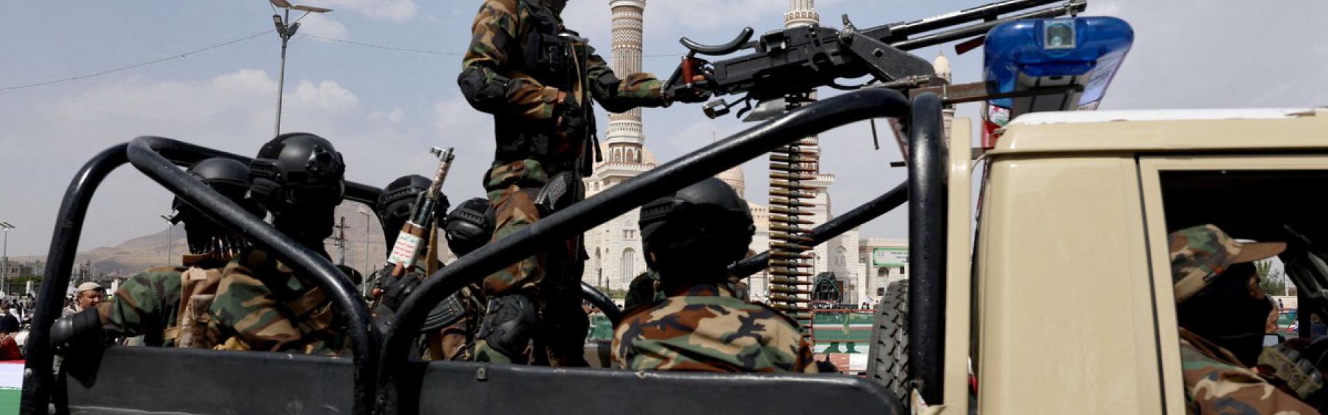 الحوثيون اتهموا الشيخ حنتوس باطلاق النار عليهم