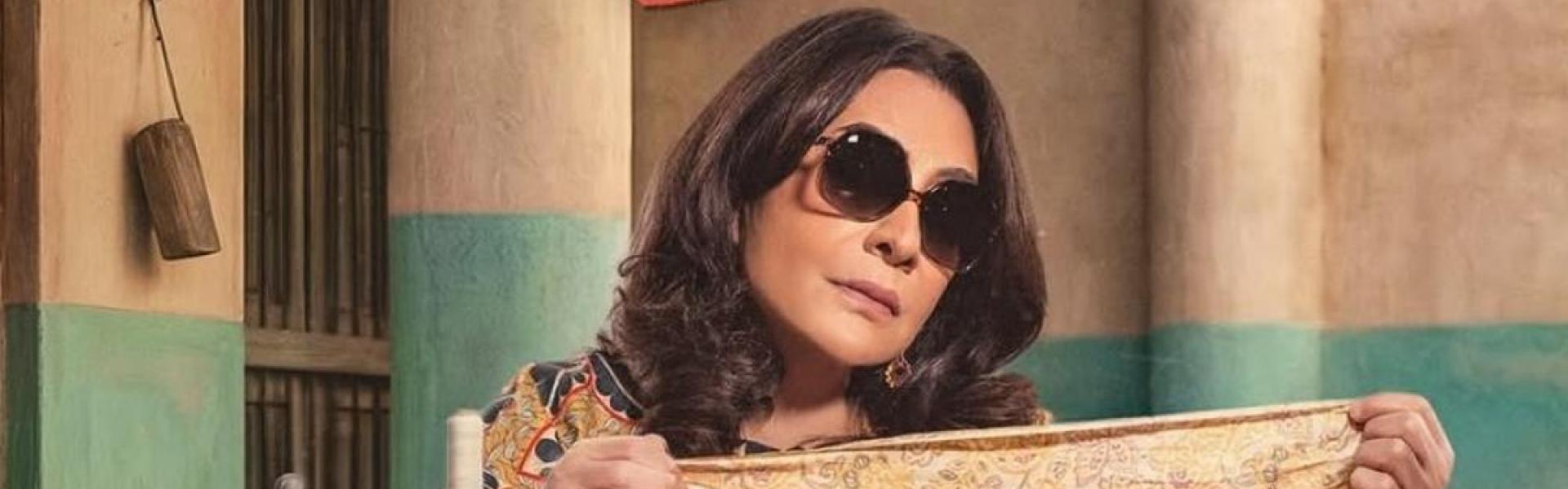 شخصيات نسائية تتحرك في مساحات رمادية