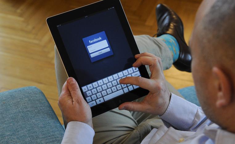 مستخدم فيسبوك