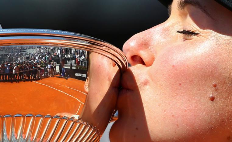 سفيتولينا تعانق لقبها الثالث في الموسم الحالي