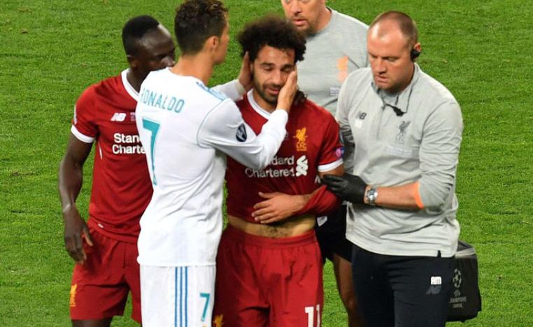 مهاجم ريال مدريد البرتغالي كريستيانو رونالدو يهون على المصري محمد صلاح مصابه