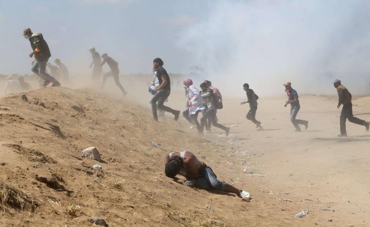 متظاهرون فلسطينيون عند الحدود بين غزة وإسرائيل
