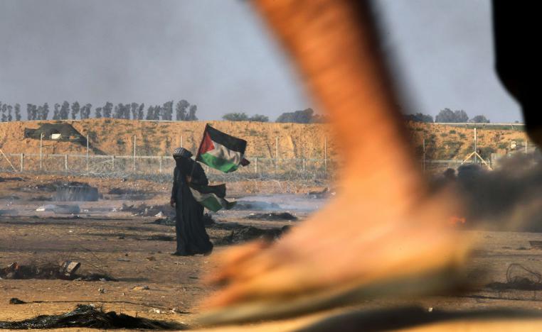 متظاهرة فلسطينية على الحدود بين غزة وإسرائيل