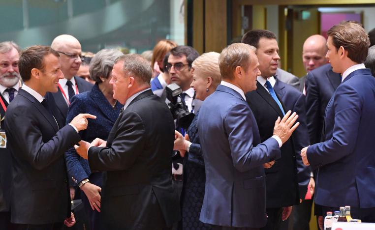 الرئيس الفرنسي مع عدد من قادة دول الاتحاد الأوروبي