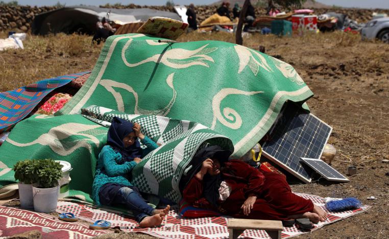 سوريون مشردون بالقرب من الحدود مع الجولان المحتل