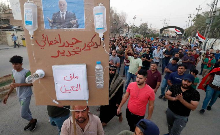 عراقيون يتظاهرون في البصرة احتجاجا على وعود العبادي "المخدرة"