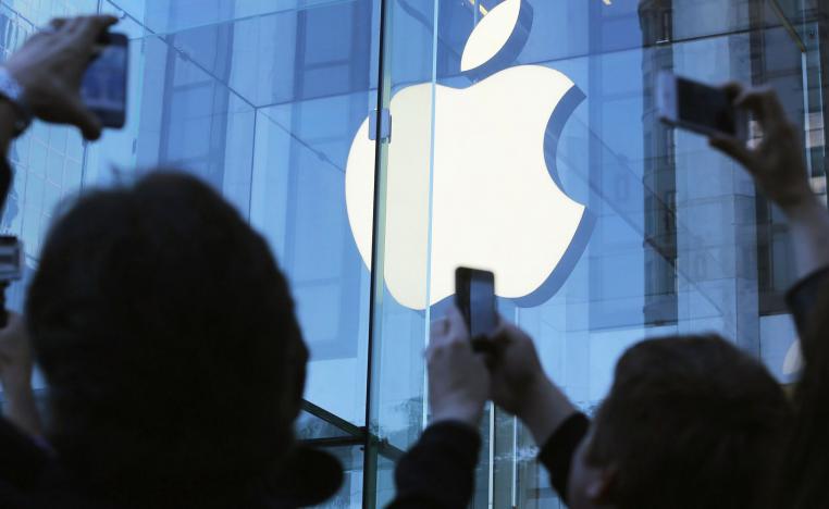 عشاق ايفون ستزاحمون امام احد متاجر ابل