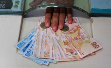 انهيار الليرة التركية يثير مخاوف في أوروبا والاسواق الناشئة