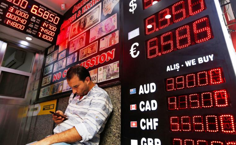 انهيار الليرة يربك تركيا