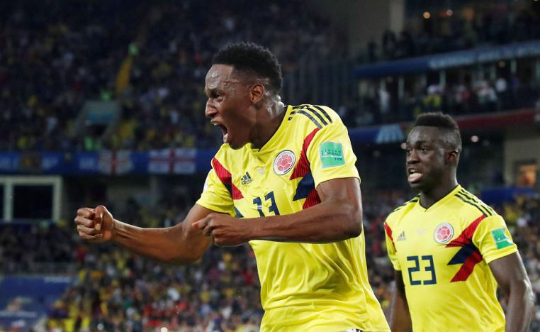 المدافع الكولومبي ييري مينا يحتفل بهز الشباك في مونديال روسيا