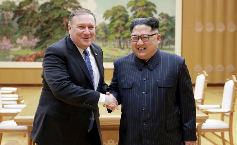 وزير الخارجية الأميركي مايك بومبيو في لقاء سابق مع زعيم كوريا الشمالية كيم جونغ اون