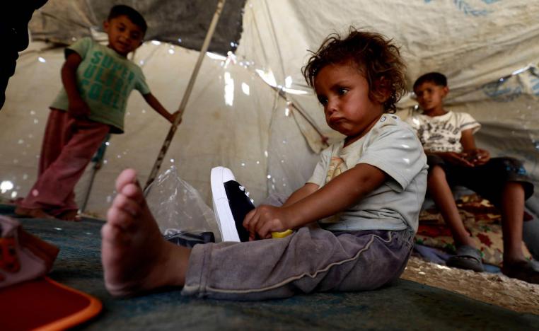 طفل سوري في مخيم للنازحين في دير الزور