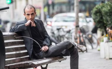 يوفال نوح هراري يتأمل لمدة ساعتين كل يوم ويعتكف لمدة شهر أو اثنين كل عام