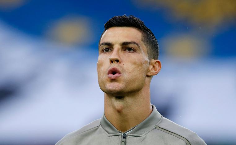 رونالدو لجذب الأنظار بعيدا عن الهجوم الكاسح من وراء الأطلسي