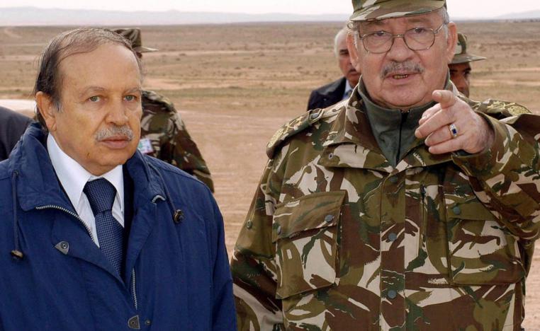 بوتفليقة مع رئيس أركان الجيش الجنرال أحمد قايد صالح