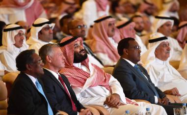ولي العهد السعودي الأمير محمد وإلى جانبه العاهل الأردني الملك عبدالله الثاني 