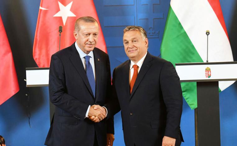 الرئيس التركي رجب طيب اردوغان ورئيس الوزراء المجري فيكتور أوربان 