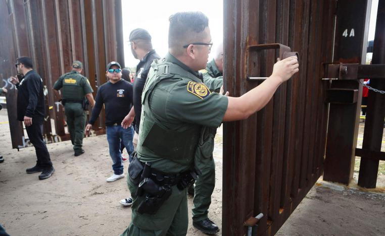 قافلة من آلاف المهاجرين باتجاه الحدود بين المكسيك وأميركا تستفر الجيش وحرس الحدود