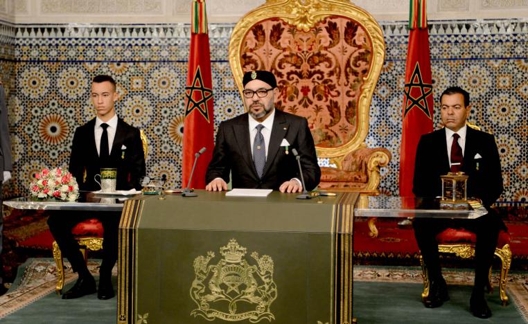 العاهل المغربي محمد السادس مع ولي العهد الأمير مولاي الحسن والأمير مولاي رشيد