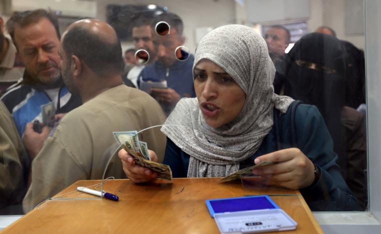 مصارف غزة تبدأ بتوزيع المنحة المالية القطرية لموظفي حماس 