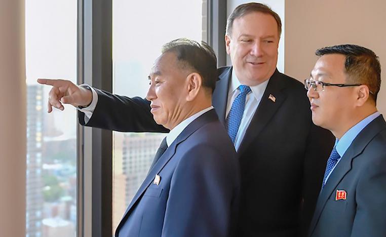 وزير الخارجية الأميركي مايك بومبيو مع الجنرال كيم يونغ-شول 