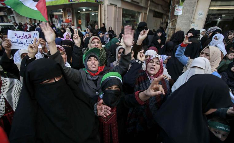 فلسطينيات يتظاهرن ضد مشروع القرار في الجمعية العامة للأمم المتحدة