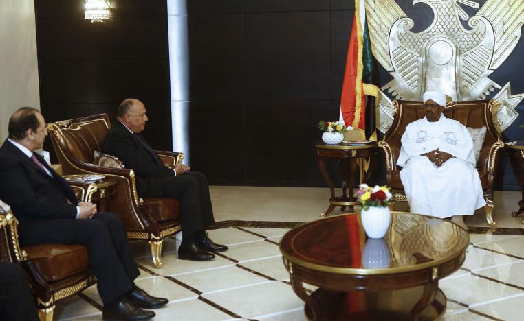 الرئيس السوداني عمر البشير التقى بوزير الخارجية المصري سامح شكري ومدير المخابرات المصرية