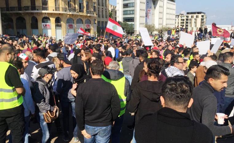 الشارع اللبناني يشهد حالة من التوتر على خلفية الأزمة السياسية