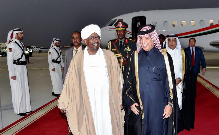 سلطان بن سعد المريخي وزير الدولة القطري للشؤون الخارجية يستقبل الرئيس السوداني
