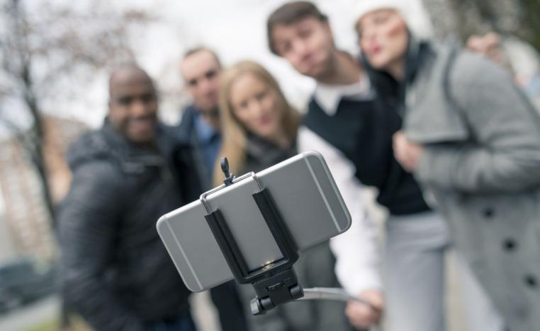 الوهم الافتراضي في 'أنا أُوسِيلفي إذن أنا موجود' 