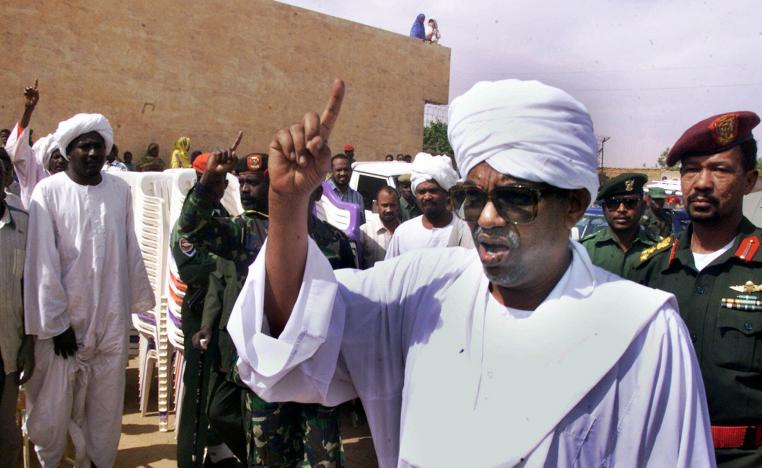 الرئيس السوداني عمر البشير يواجه وضعا هو الأوسوأ منذ توليه السلطة