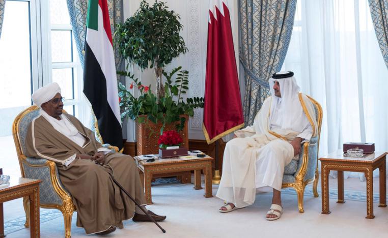 أمير قطر الشيخ تميم بن حمد آل ثاني في لقاء سابق مع الرئيس السوداني عمر البشير