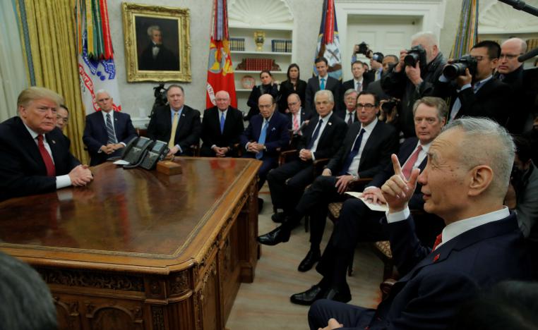 ترامب مع الوفد الصيني