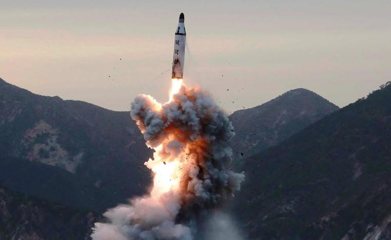 صاروخ بالستي يحمل قمرا صناعيا ايرانيا