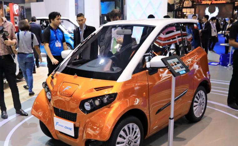سيارة 'ذا فوم وان' خلال عرضها في بانكوك