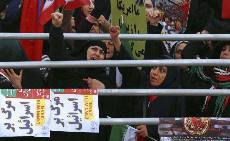 إيرانيات يهتفن بسقوط إسرائيل في ذكرى الثورة الإيرانية