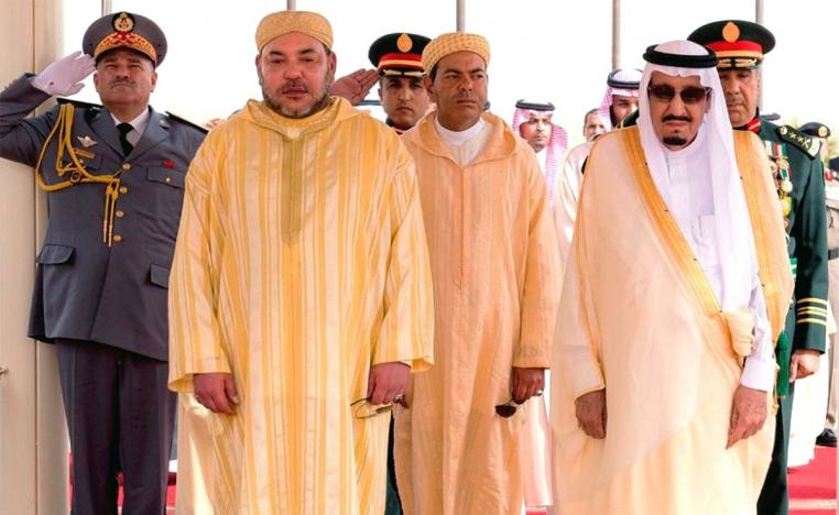 Saudi King Salman bin Abdulaziz (R) and King Mohammed VI of Morocco