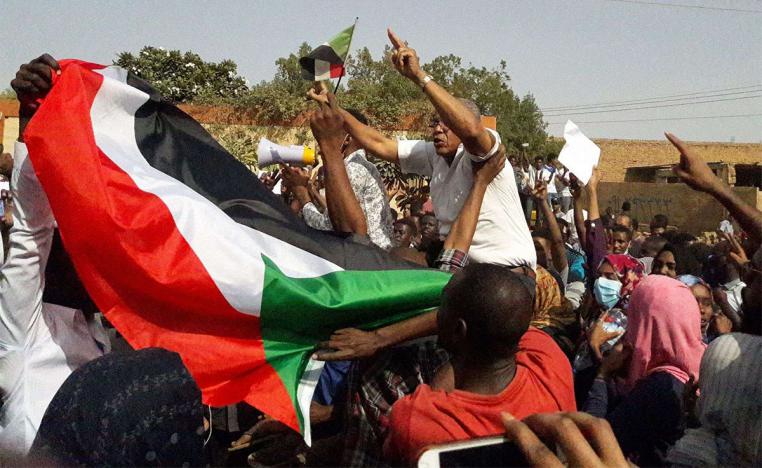 Anti-government protests continue despite the police's interventions