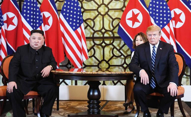 الرئيس الأميركي دونالد ترامب والزعيم الكوري الشمالي كيم جونغ أون خلال قمة هانوي