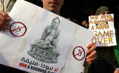 الجزائريون يخترقون جدار الخوف 