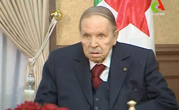 الرئيس الجزائري عبدالعزيز بوتفليقة في ظهور نادر له بعد التظاهرات