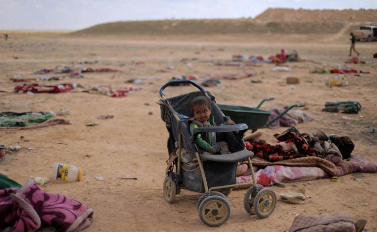 طفل من أبناء عائلات داعش في دير الزور