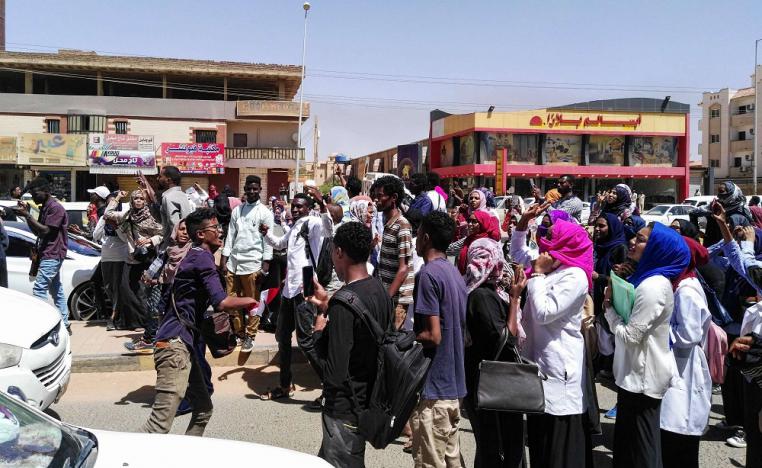 المحتجون في السودان