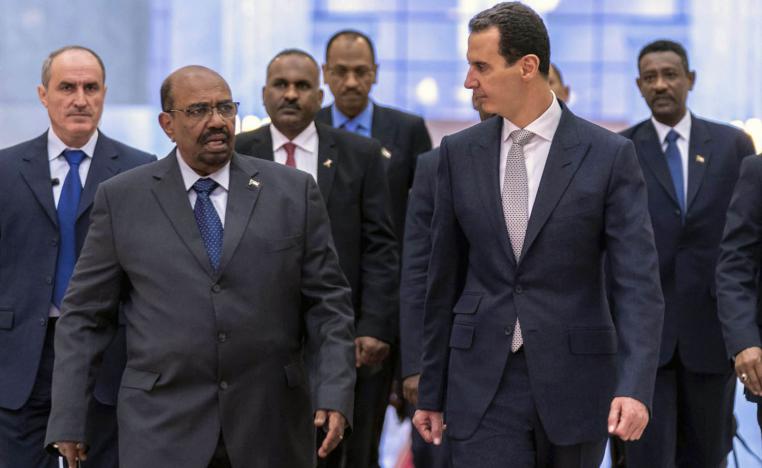 الرئيس السوداني المخلوع عمر البشير في زيارة سابقة للرئيس السوري بشار الأسد