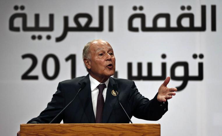 أمين عام الجامعة العربية أحمد أبوالغيط في مؤتمر صحفي بعد القمة العربية في تونس