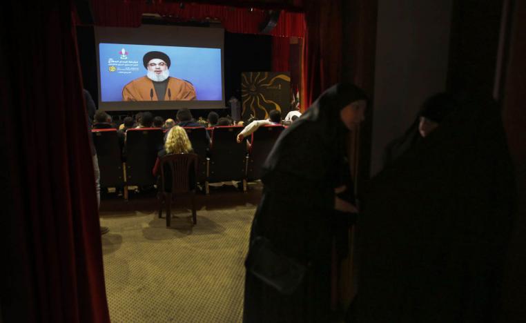 لبنانيون يحضرون كلمة مسجلة لنصرالله